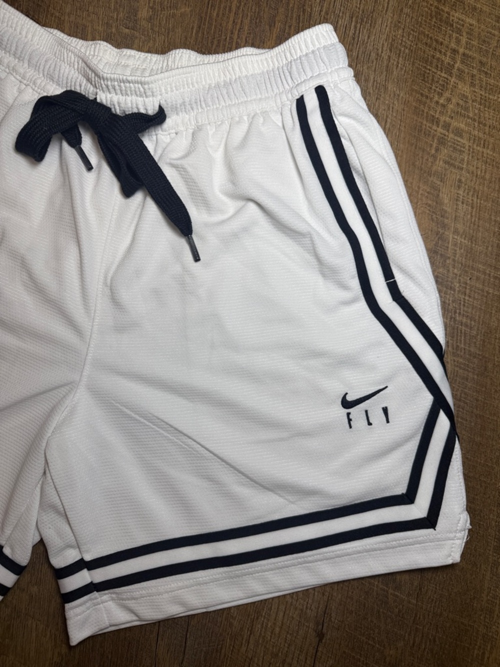 Nike Women’s White Fly Crossover Basketball Shorts with Black Trim Size Small - Picture 4 of 12